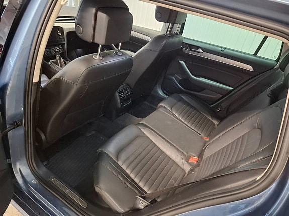 Volkswagen Passat 11 of 13