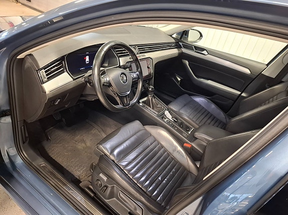 Volkswagen Passat 10 of 13