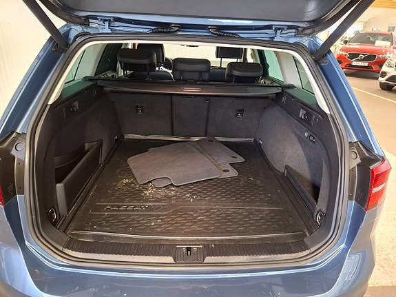 Volkswagen Passat 9 of 13