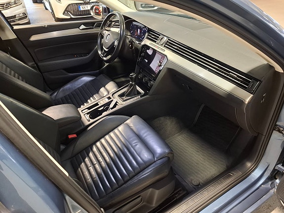 Volkswagen Passat 13 of 13