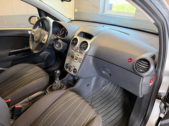 Opel Corsa 11 of 13