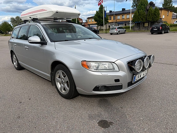 Volvo V70 2 of 5