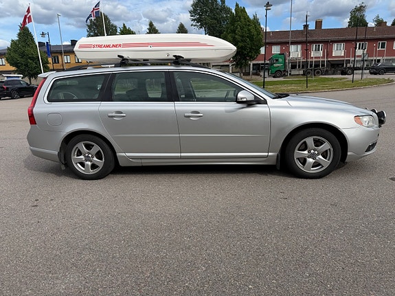 Volvo V70 3 of 5