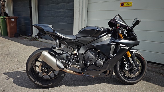 Yamaha YZF-R1 2 of 5