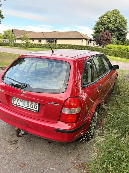 Mazda 323F 2000 photo 4