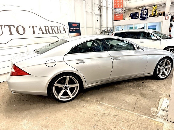 Mercedes-Benz CLS350 4 of 12
