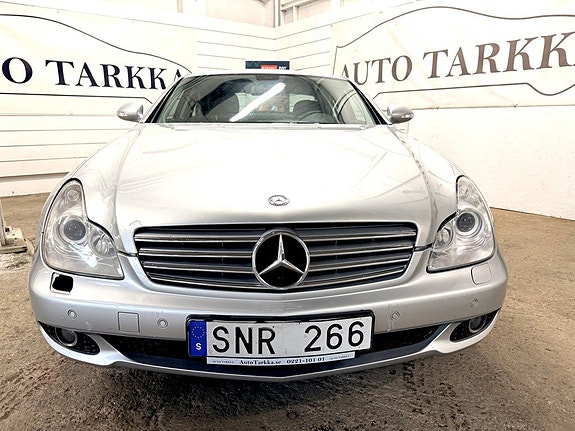 Mercedes-Benz CLS350 2 of 12