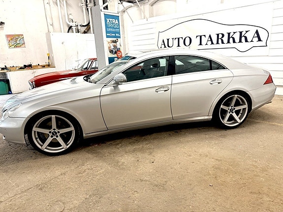 Mercedes-Benz CLS350 8 of 12
