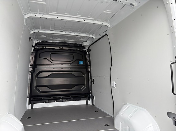 Nissan Interstar 8 of 16