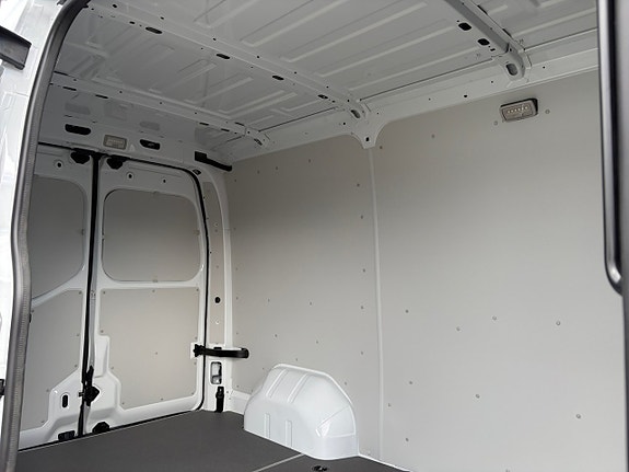 Nissan Interstar 9 of 16