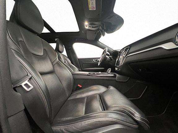 Volvo V60 12 of 30