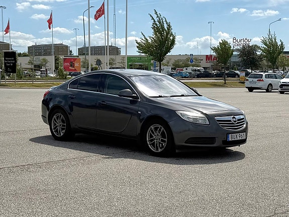 Opel Insignia 2 of 5
