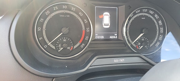 Skoda Octavia Scout 3 of 4