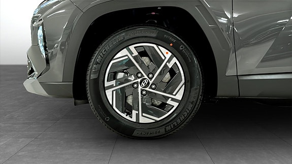 Hyundai Tucson 9 of 12