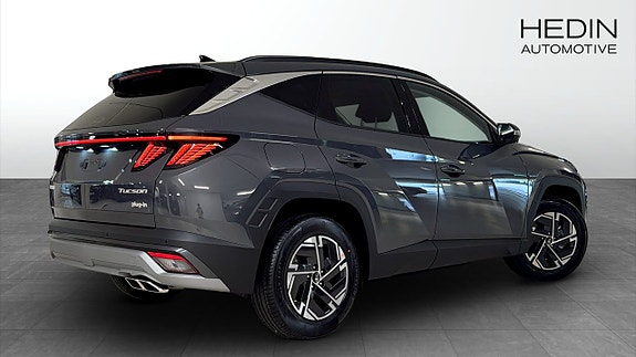 Hyundai Tucson 2 of 5