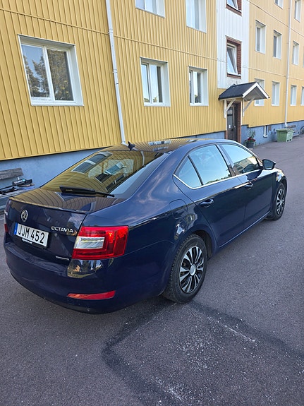 Skoda Octavia 2 of 5