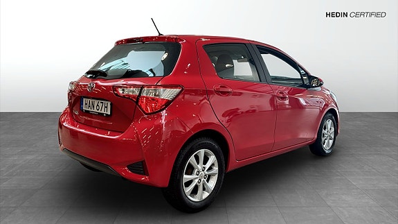 Toyota Yaris 2 of 14