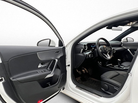 Mercedes-Benz A180 9 of 30