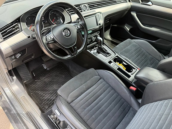 Volkswagen Passat 10 of 21