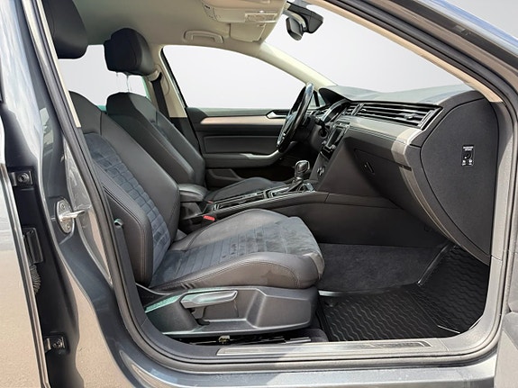 Volkswagen Passat 17 of 21