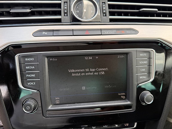 Volkswagen Passat 14 of 21
