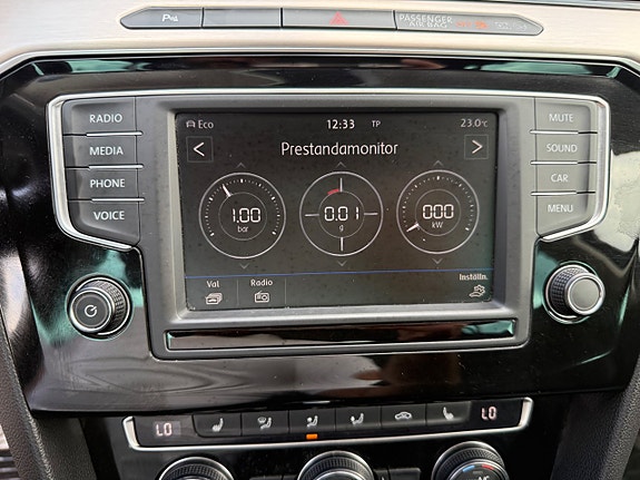 Volkswagen Passat 13 of 21