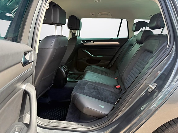 Volkswagen Passat 16 of 21