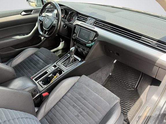 Volkswagen Passat 18 of 21