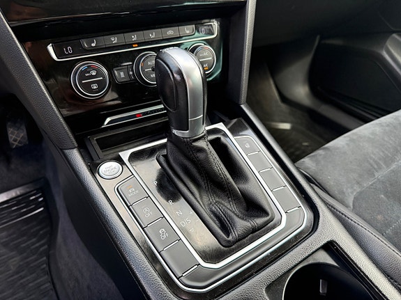 Volkswagen Passat 15 of 21