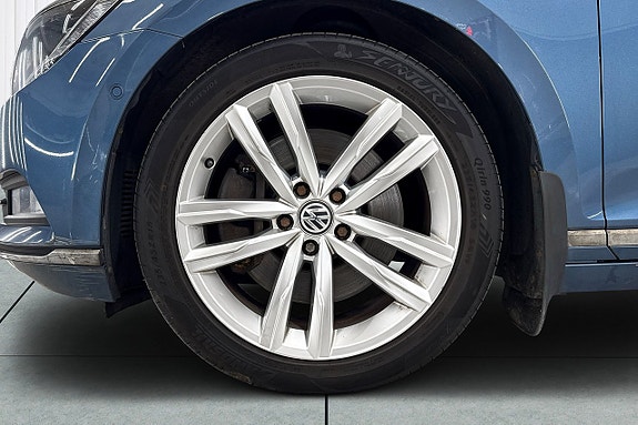 Volkswagen Passat 4 of 18