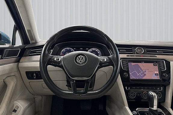 Volkswagen Passat 16 of 18