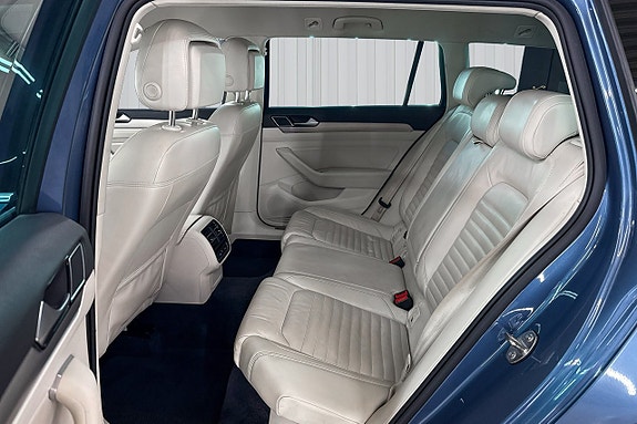 Volkswagen Passat 15 of 18