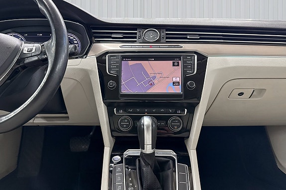 Volkswagen Passat 11 of 18