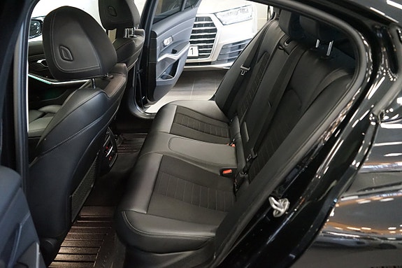 BMW 330e 5 of 25