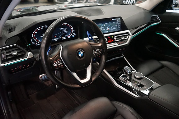 BMW 330e 13 of 25
