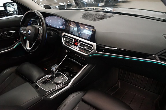 BMW 330e 23 of 25