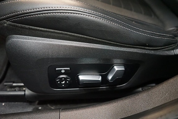 BMW 330e 15 of 25