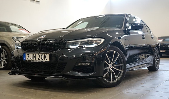 BMW 330e 25 of 25
