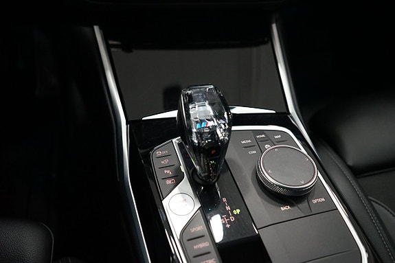 BMW 330e 19 of 25