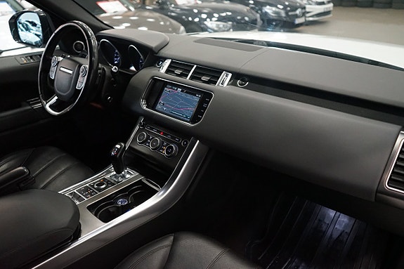 Land Rover Range Rover Sport 12 of 21