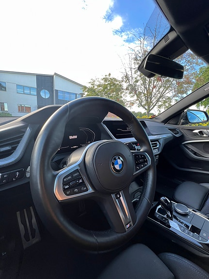 BMW 218i 6 of 8