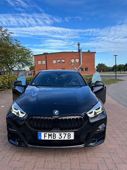 BMW 218i 2 of 8
