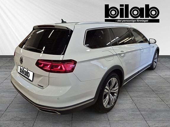 Volkswagen Passat Alltrack 4 of 9