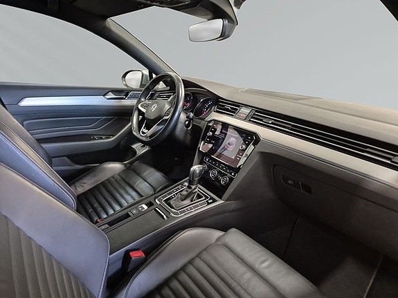 Volkswagen Passat Alltrack 6 of 9