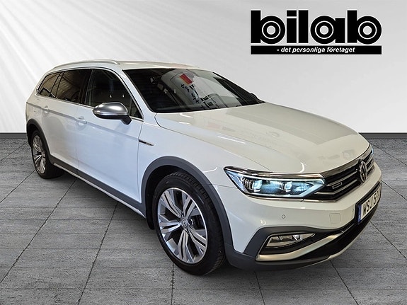 Volkswagen Passat Alltrack 2 of 9