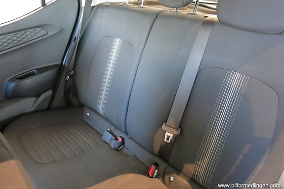 Hyundai i10 8 of 10