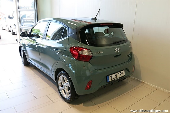 Hyundai i10 2 of 5