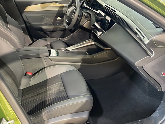Peugeot 408 8 of 21