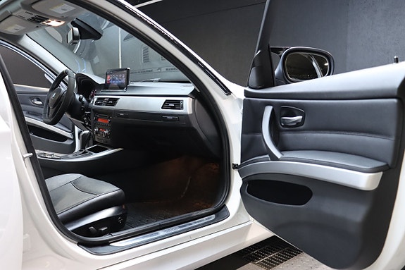 BMW 335i 17 of 30