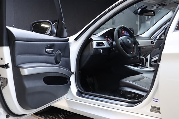 BMW 335i 13 of 30